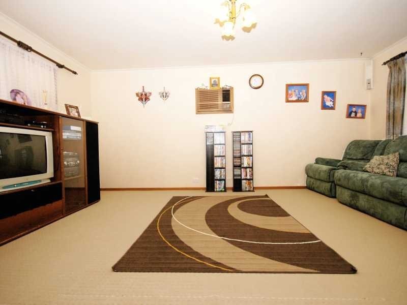 15 Darri Street, Glenfield Park NSW 2650