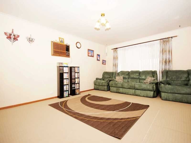 15 Darri Street, Glenfield Park NSW 2650