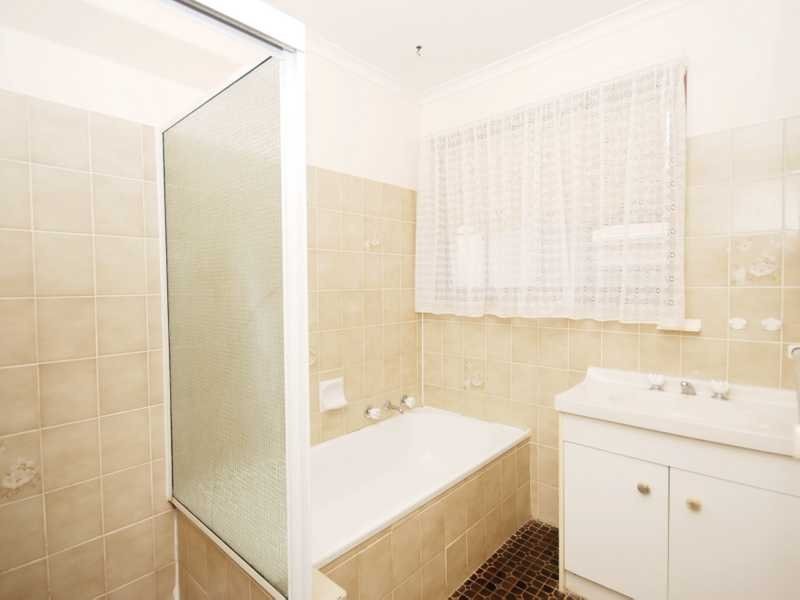 15 Darri Street, Glenfield Park NSW 2650