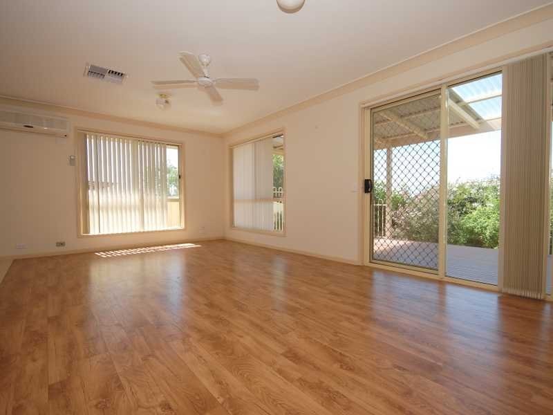 9B Stellway Close, Kooringal NSW 2650