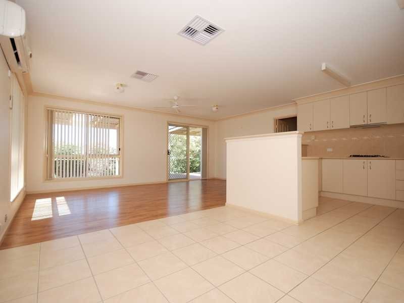 9B Stellway Close, Kooringal NSW 2650