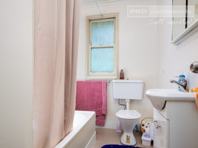 7 Warren Place, Mount Austin NSW 2650