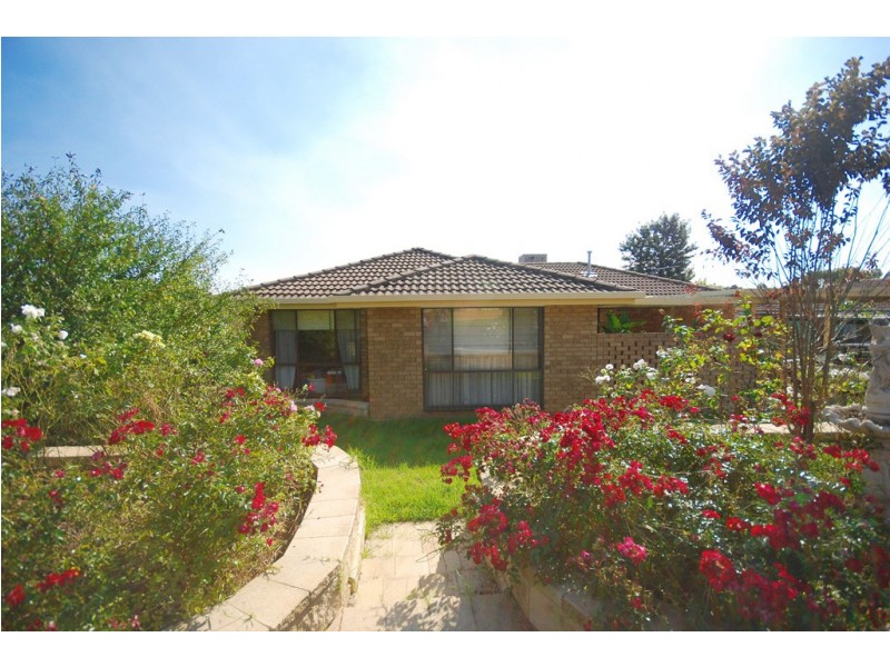 8 Quail Street, Mount Austin NSW 2650