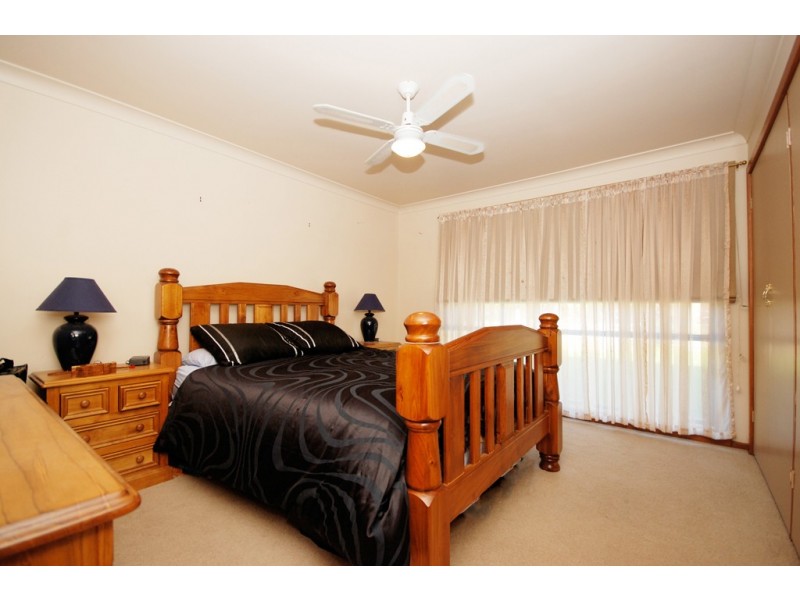 8 Quail Street, Mount Austin NSW 2650