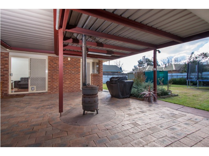 13 Magnolia Parade, Lake Albert NSW 2650