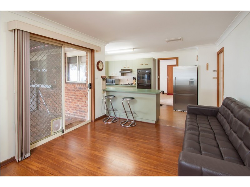 13 Magnolia Parade, Lake Albert NSW 2650