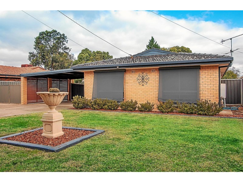 10 Oleander Crescent, Lake Albert NSW 2650