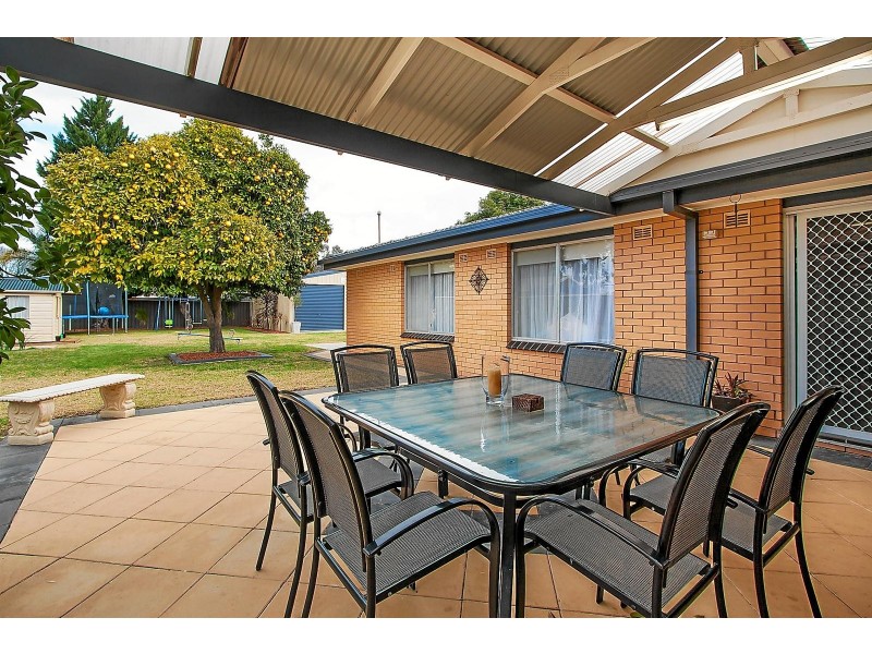 10 Oleander Crescent, Lake Albert NSW 2650
