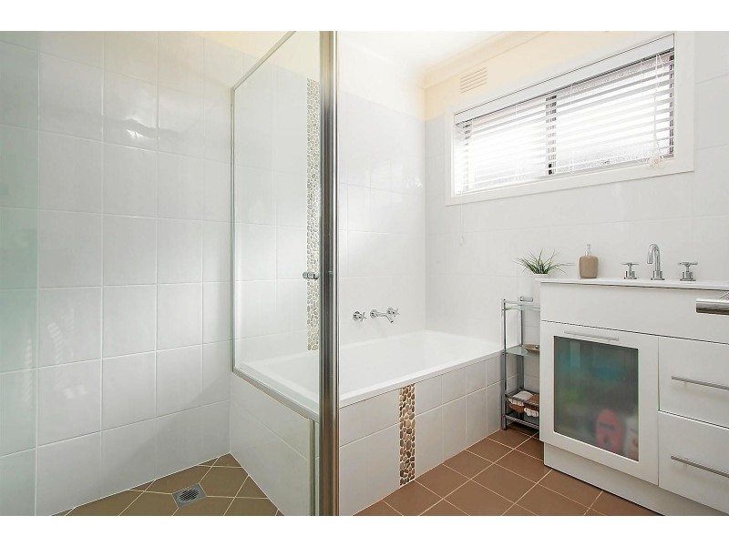 10 Oleander Crescent, Lake Albert NSW 2650