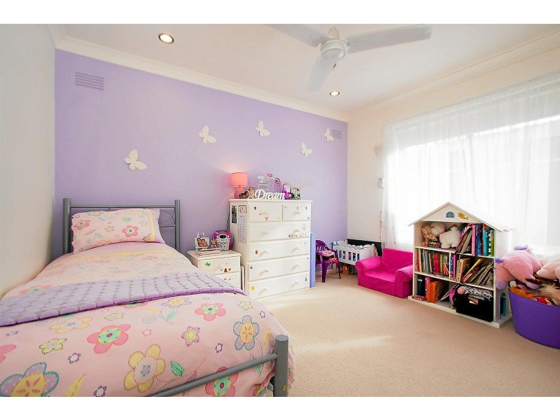 10 Oleander Crescent, Lake Albert NSW 2650