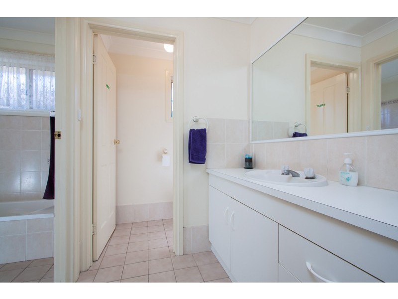 40 Kaldari Crescent, Glenfield Park NSW 2650