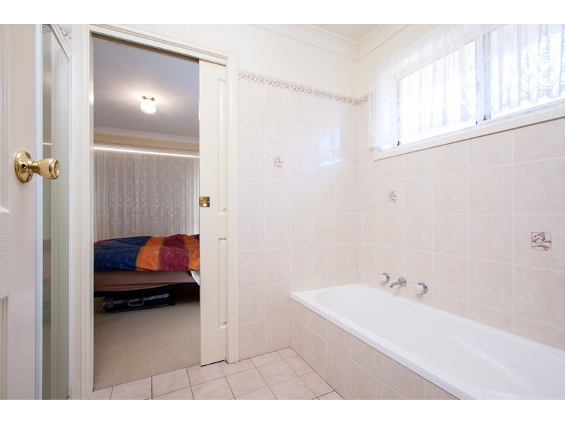 40 Kaldari Crescent, Glenfield Park NSW 2650