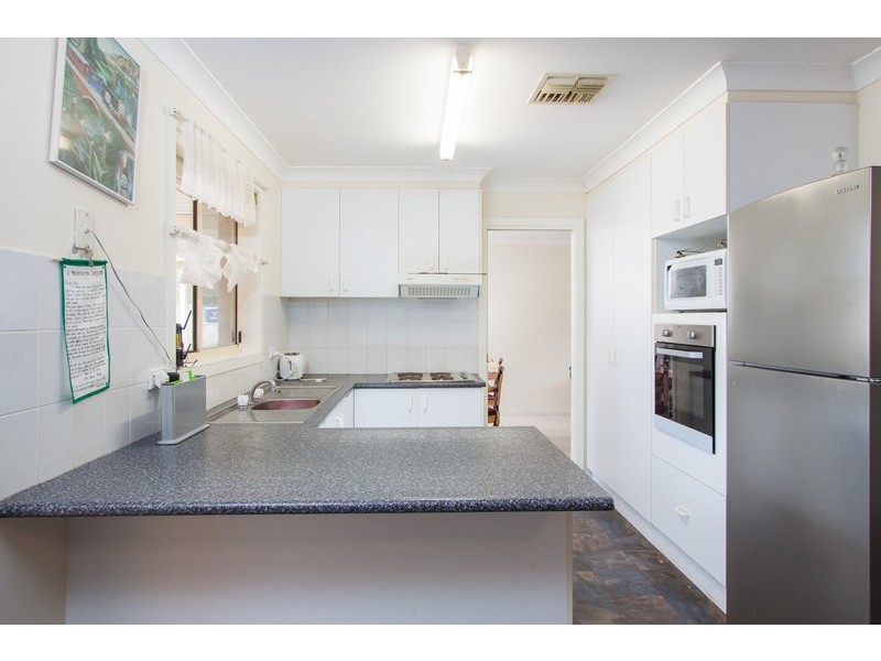 5 Shiralee Place, Estella NSW 2650