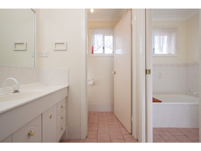 5 Shiralee Place, Estella NSW 2650