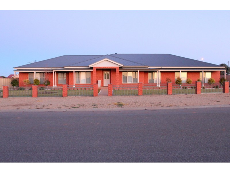 1 Hakea Drive, Coolamon NSW 2701