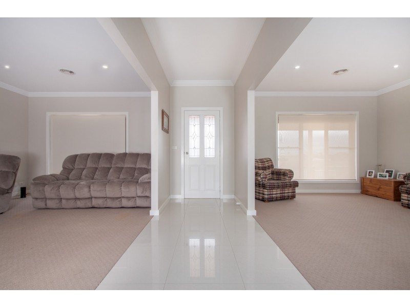 1 Hakea Drive, Coolamon NSW 2701