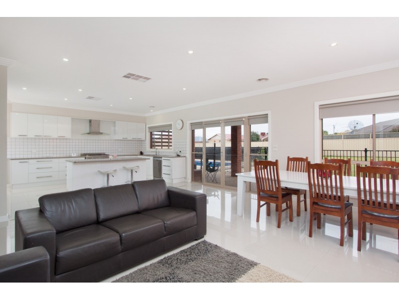 1 Hakea Drive, Coolamon NSW 2701
