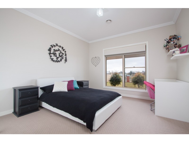 1 Hakea Drive, Coolamon NSW 2701