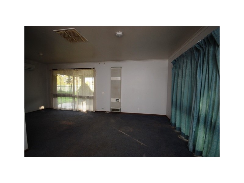 63 Undurra Drive, Glenfield Park NSW 2650
