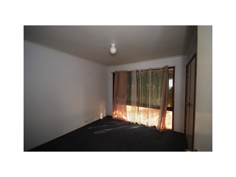 63 Undurra Drive, Glenfield Park NSW 2650
