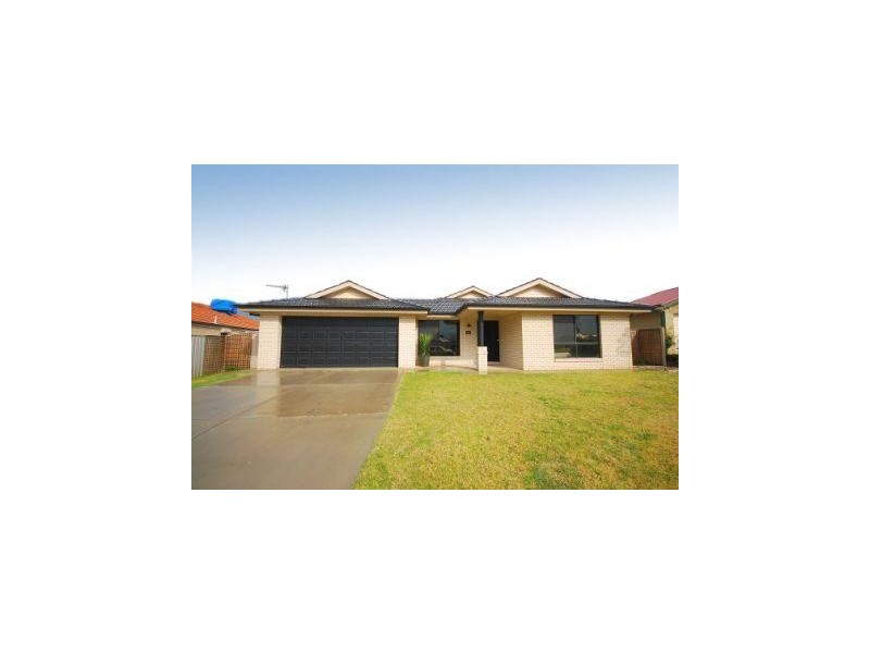96 Yentoo Drive, Glenfield Park NSW 2650