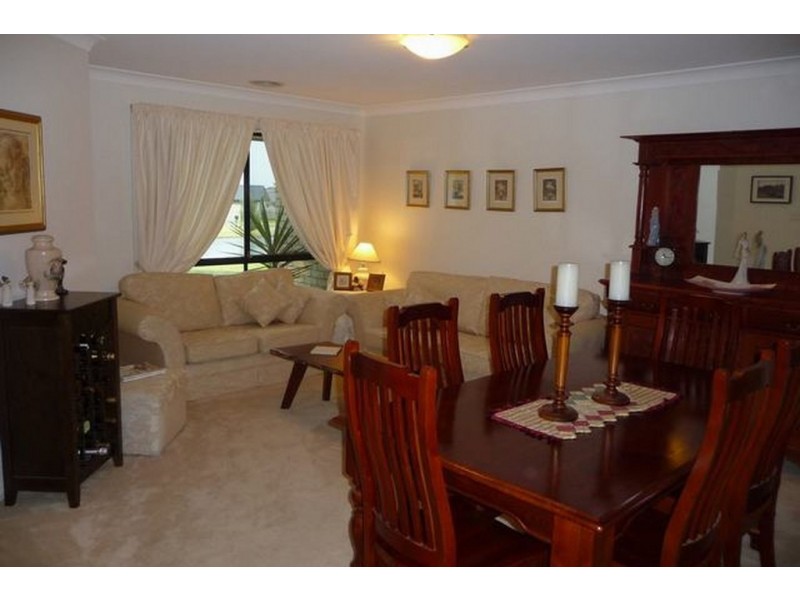 96 Yentoo Drive, Glenfield Park NSW 2650