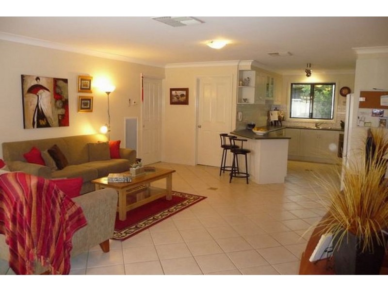 96 Yentoo Drive, Glenfield Park NSW 2650