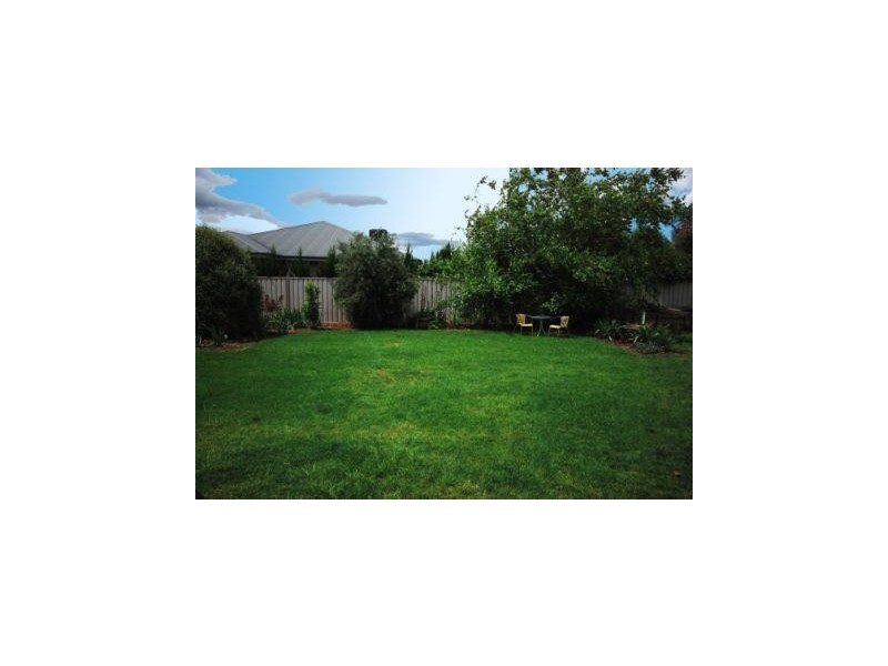 96 Yentoo Drive, Glenfield Park NSW 2650