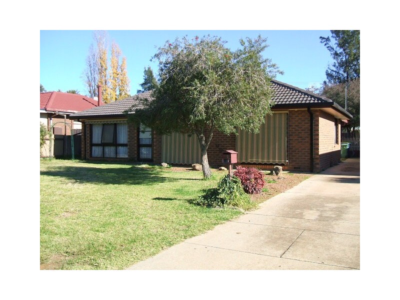 16 Adjin Street, Mount Austin NSW 2650