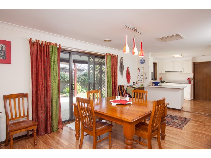 18 Myall Crescent, Lake Albert NSW 2650