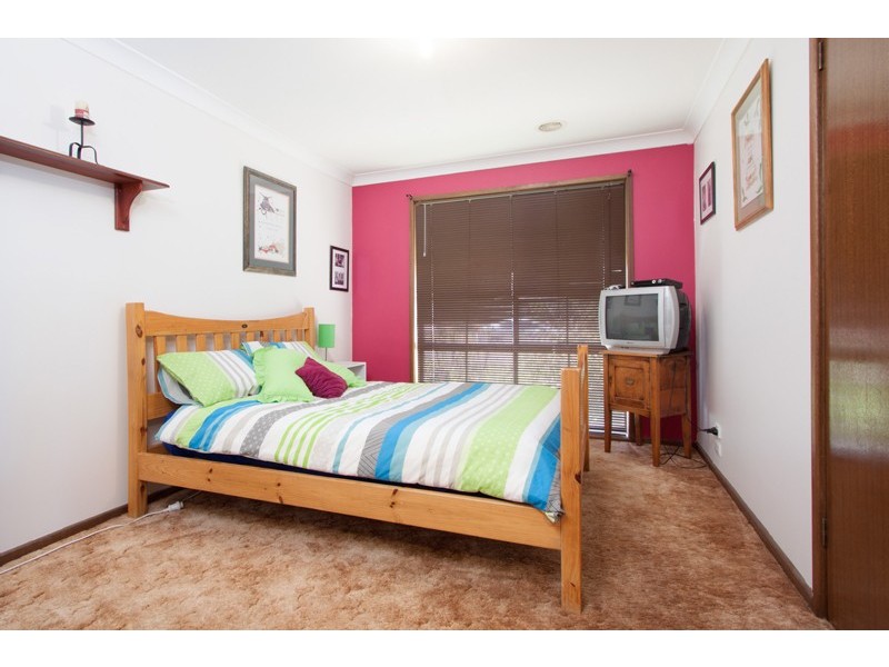 18 Myall Crescent, Lake Albert NSW 2650