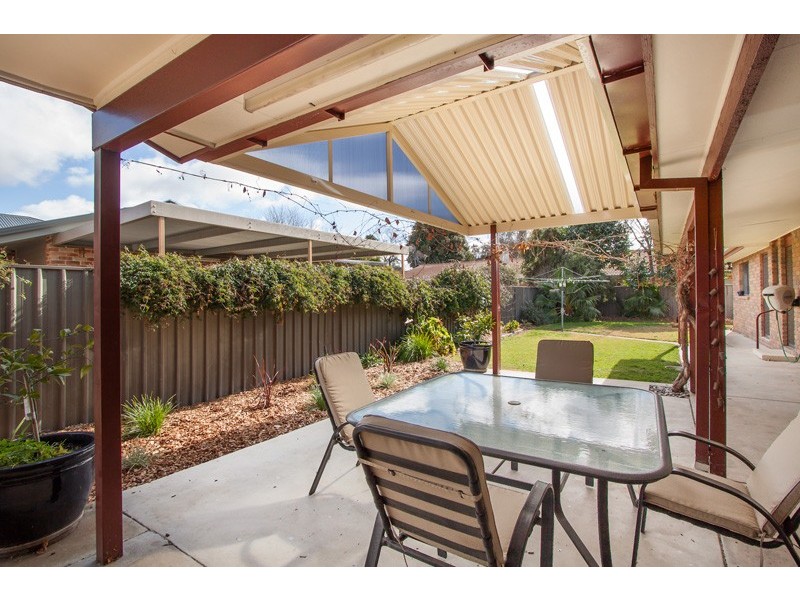 18 Myall Crescent, Lake Albert NSW 2650