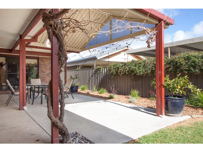 18 Myall Crescent, Lake Albert NSW 2650
