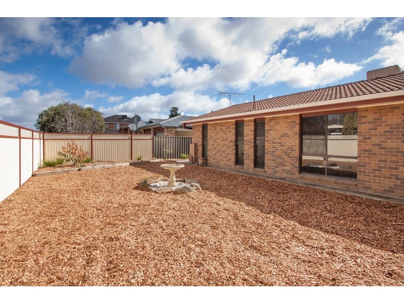 18 Myall Crescent, Lake Albert NSW 2650