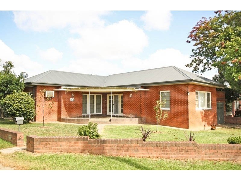 48 Blamey Street, Turvey Park NSW 2650
