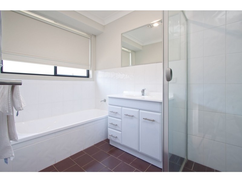 2/26 Dove Street, Mount Austin NSW 2650
