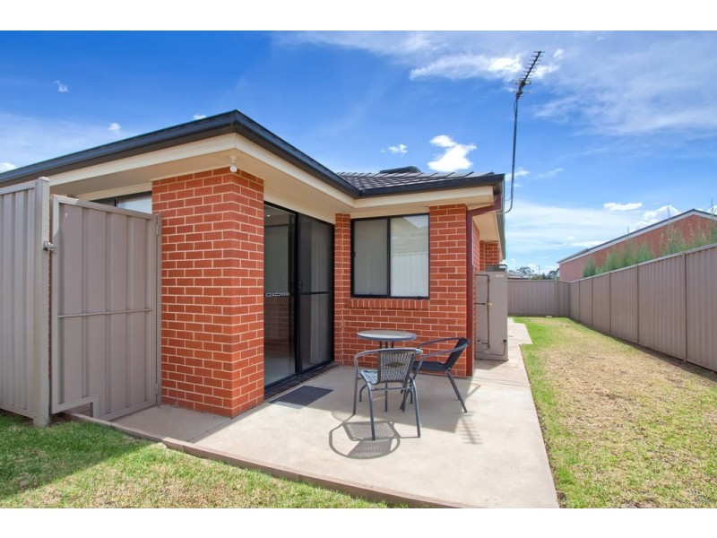 2/26 Dove Street, Mount Austin NSW 2650