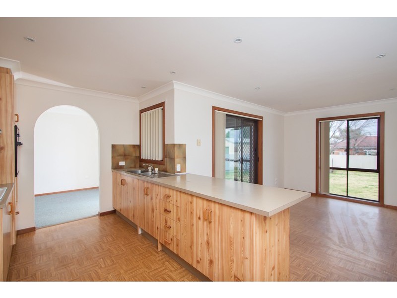 92 Undurra Drive, Glenfield Park NSW 2650