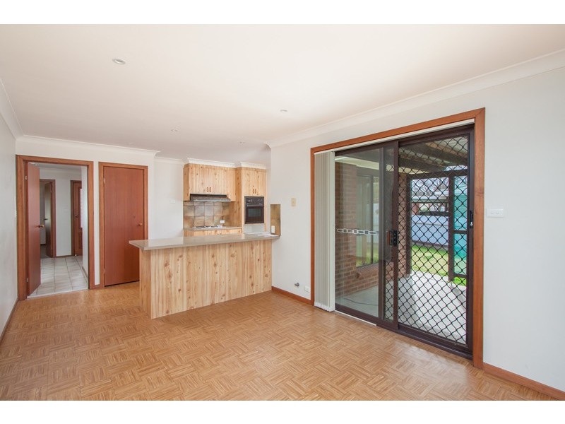 92 Undurra Drive, Glenfield Park NSW 2650