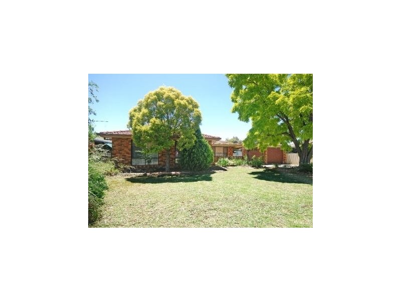 13 Balleroo Crescent, Glenfield Park NSW 2650