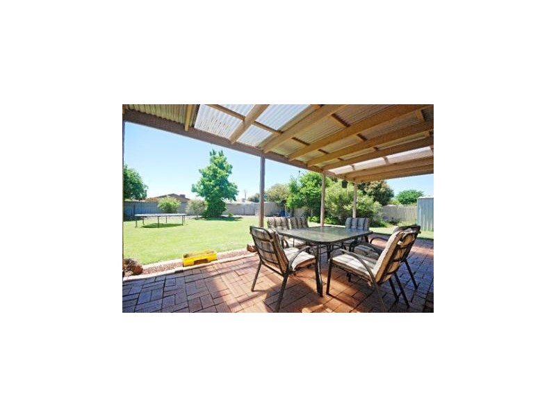 13 Balleroo Crescent, Glenfield Park NSW 2650