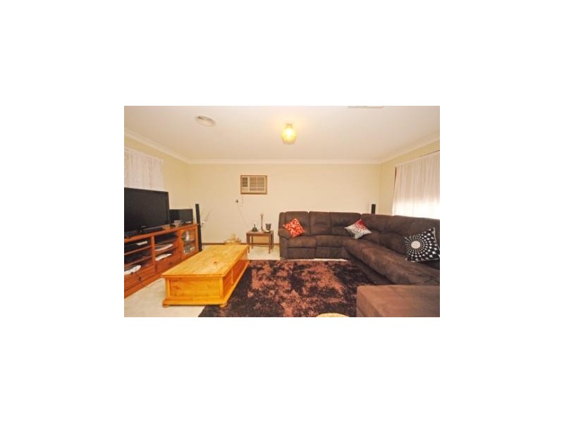 13 Balleroo Crescent, Glenfield Park NSW 2650