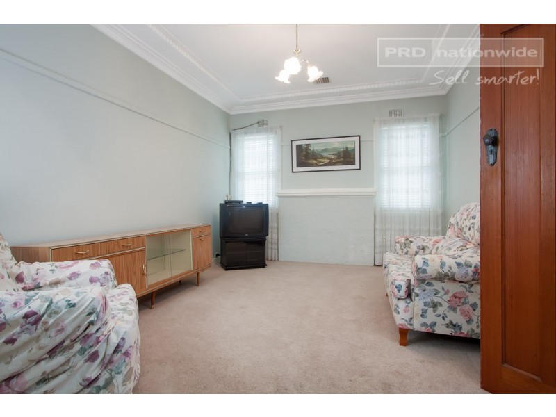 35 Lindsay Street, Turvey Park NSW 2650