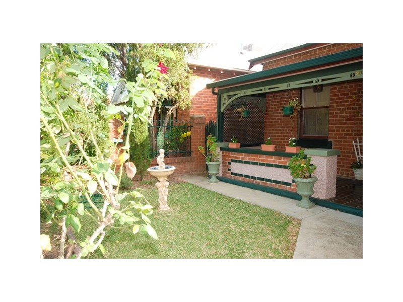 20 McKinnon Street, Wagga Wagga NSW 2650