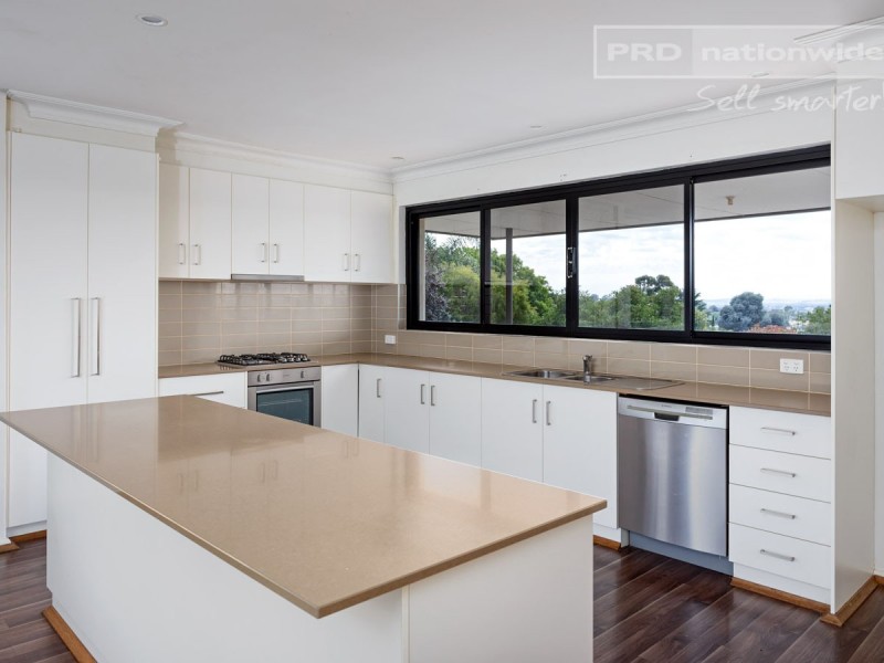 11 Panorama Street, Kooringal NSW 2650