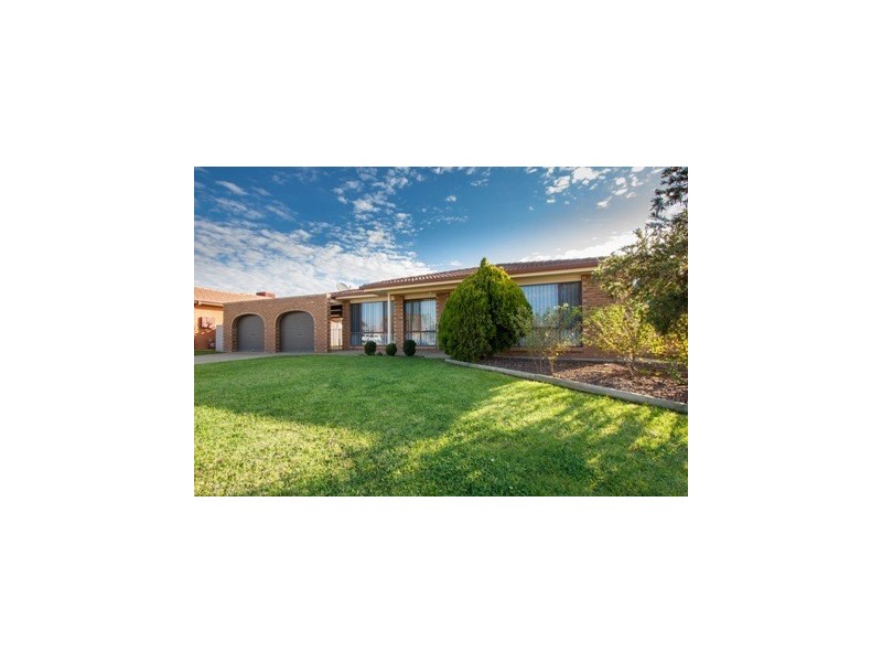 7 Langi Crescent, Glenfield Park NSW 2650