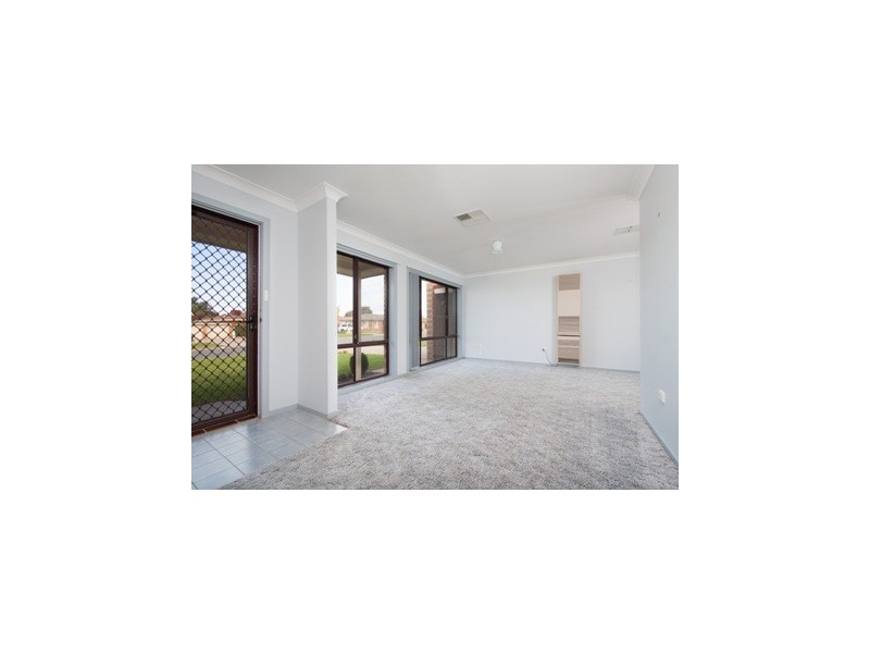 7 Langi Crescent, Glenfield Park NSW 2650