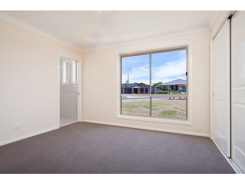 50 Barrima Drive, Glenfield Park NSW 2650