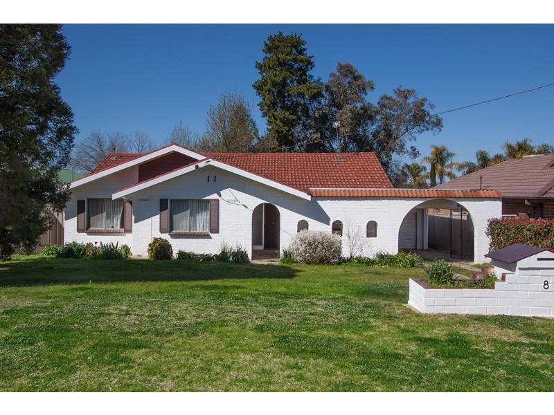 8 Walana Crescent, Kooringal NSW 2650