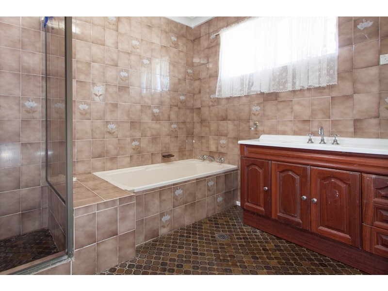 8 Walana Crescent, Kooringal NSW 2650